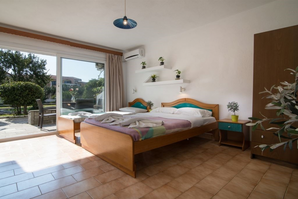 TORONI BLUE SEA HOTEL 