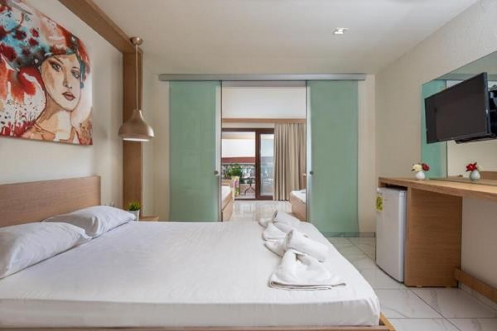 TORONI BLUE SEA HOTEL 