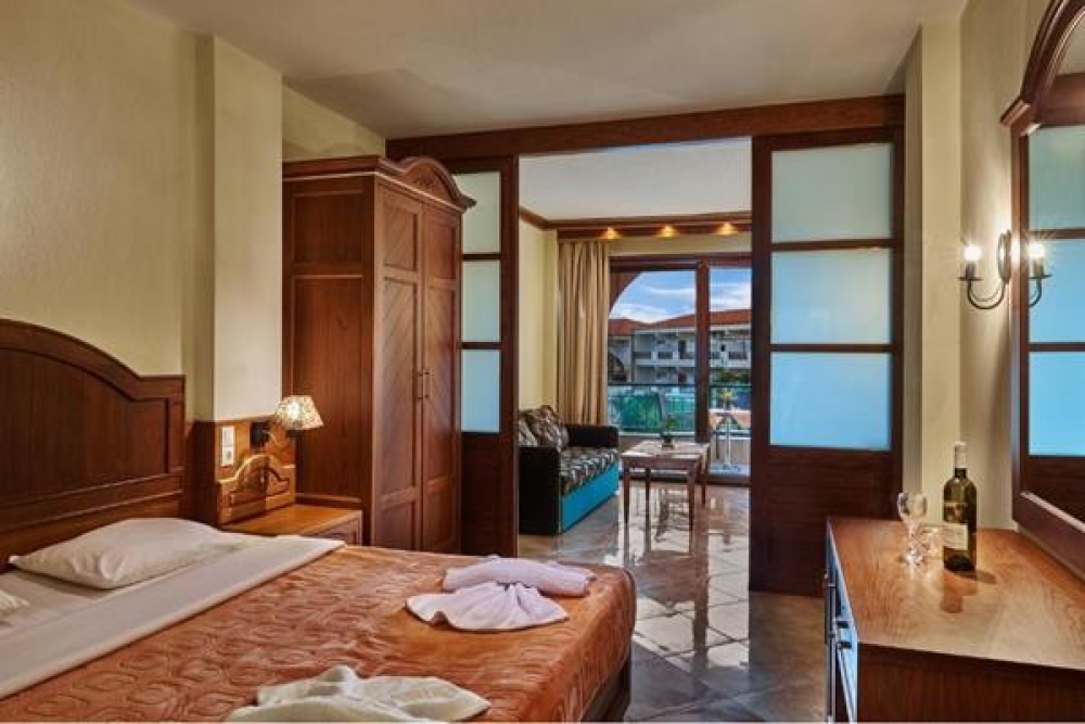 TORONI BLUE SEA HOTEL 
