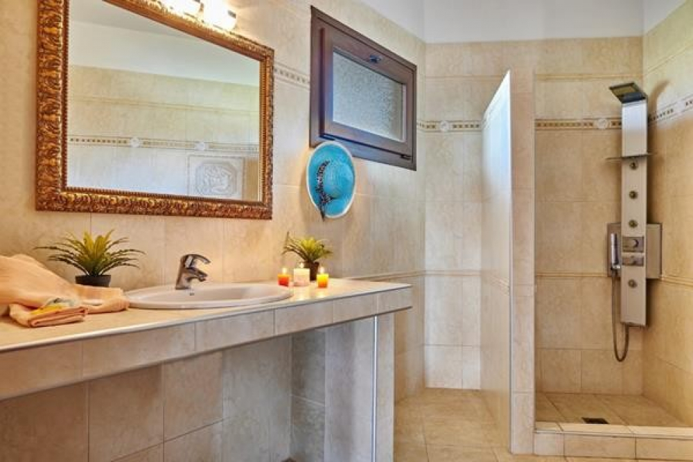 TORONI BLUE SEA HOTEL 