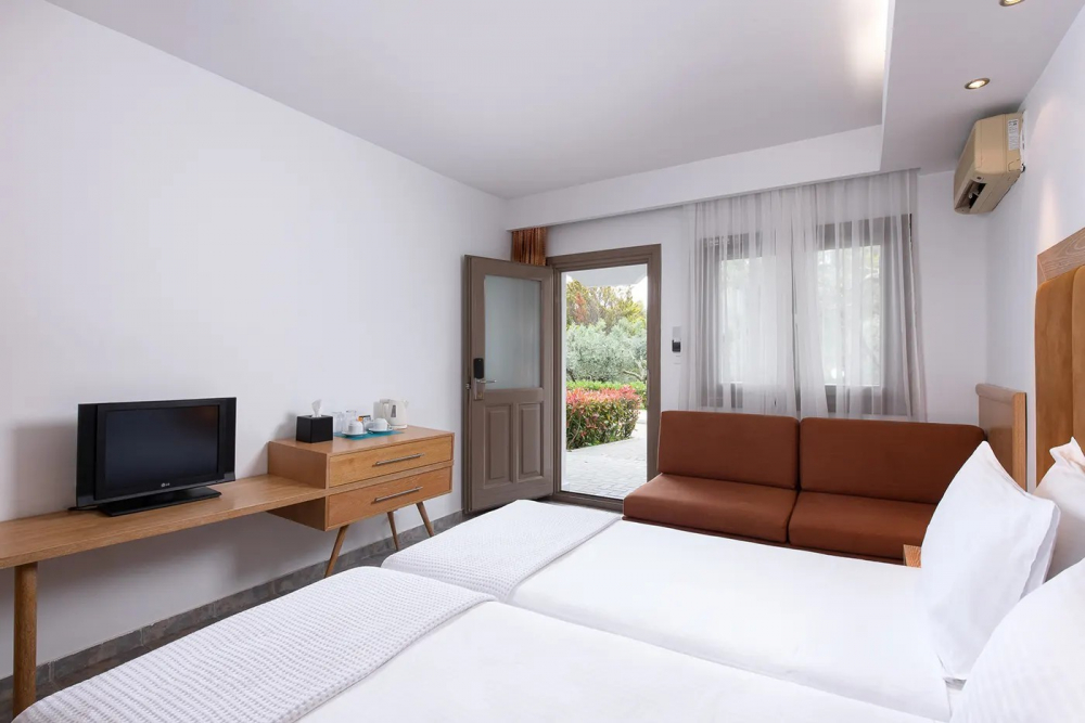 ALEXANDROS PALACE HOTEL AND SUITES