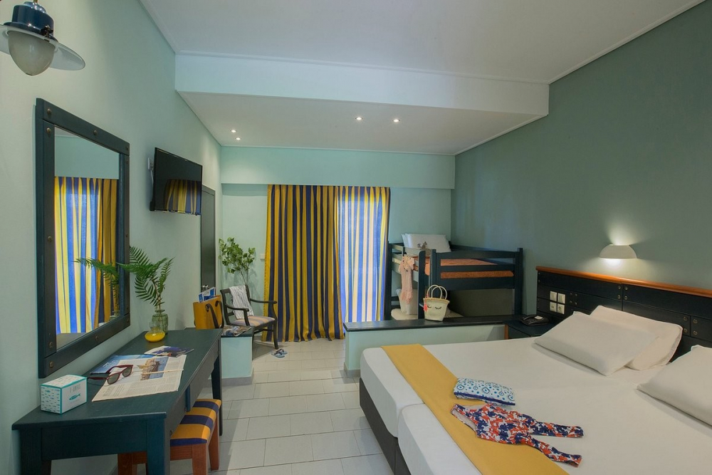 GOLDEN COAST HOTEL & BUNGALOWS