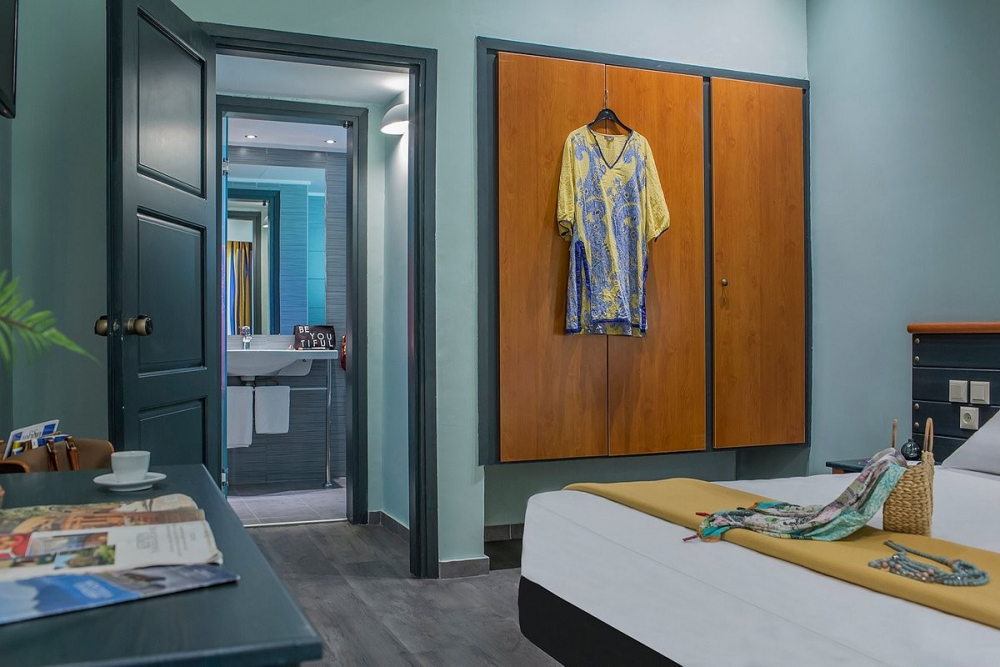 GOLDEN COAST HOTEL & BUNGALOWS