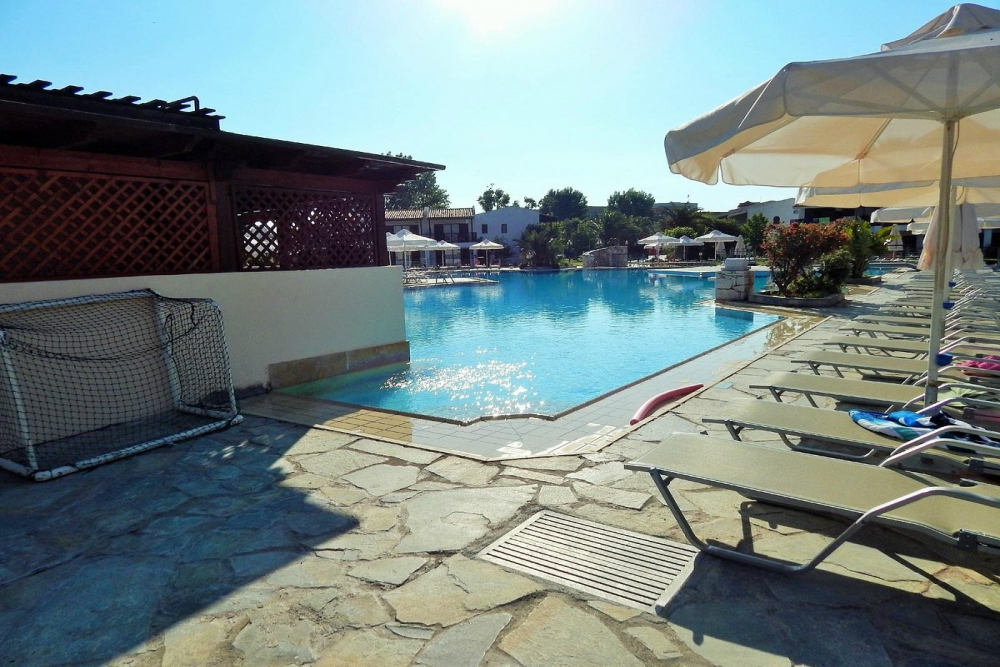 GOLDEN COAST HOTEL & BUNGALOWS