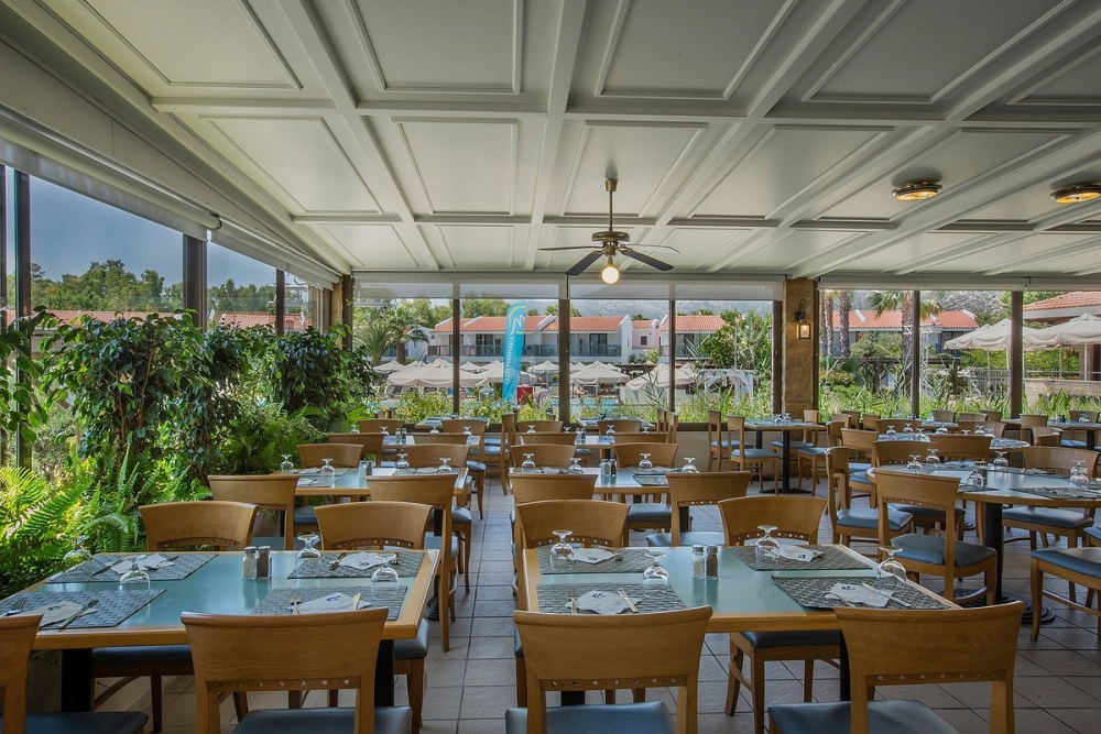 GOLDEN COAST HOTEL & BUNGALOWS