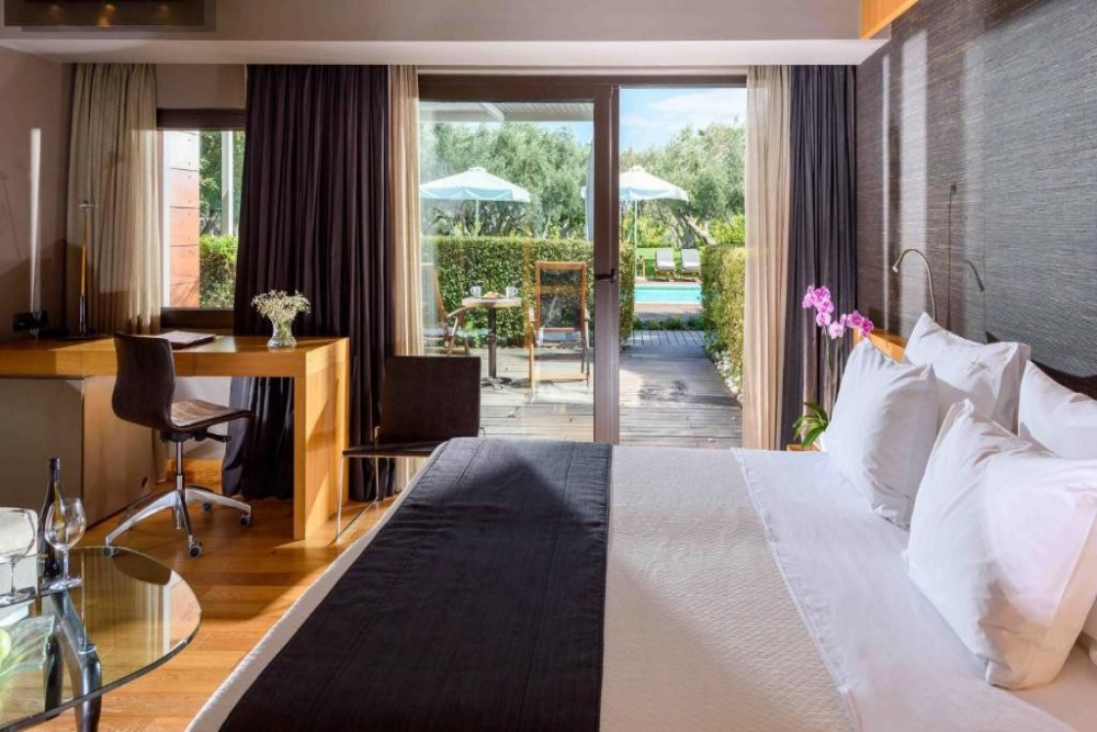 ALEXANDER BEACH HOTEL