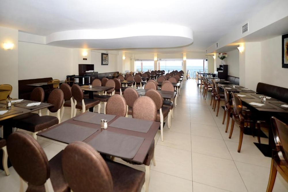 GOLDEN BEACH HOTEL