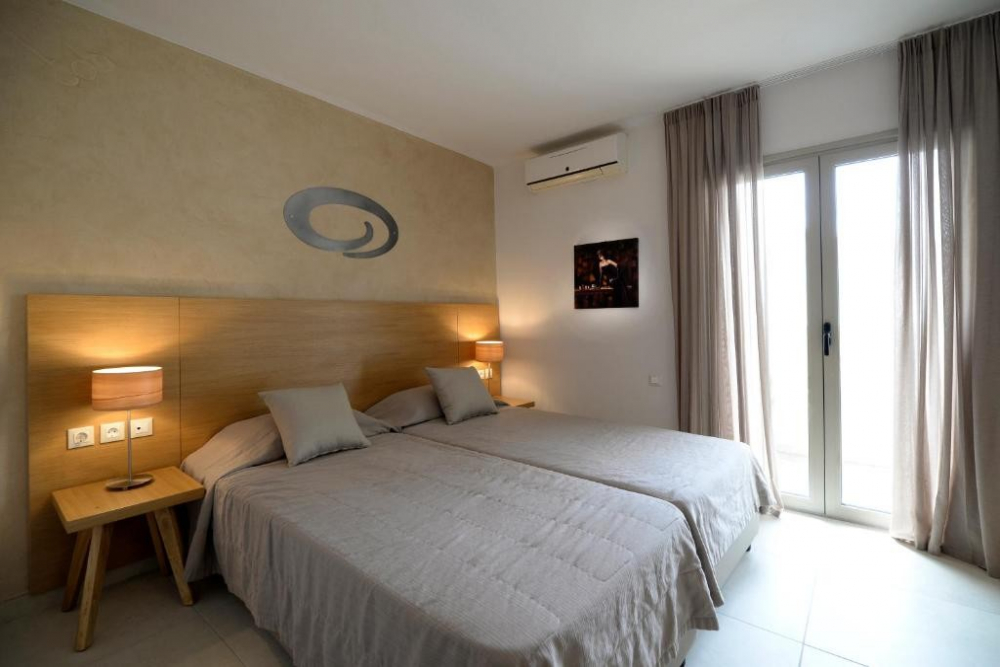GOLDEN BEACH HOTEL