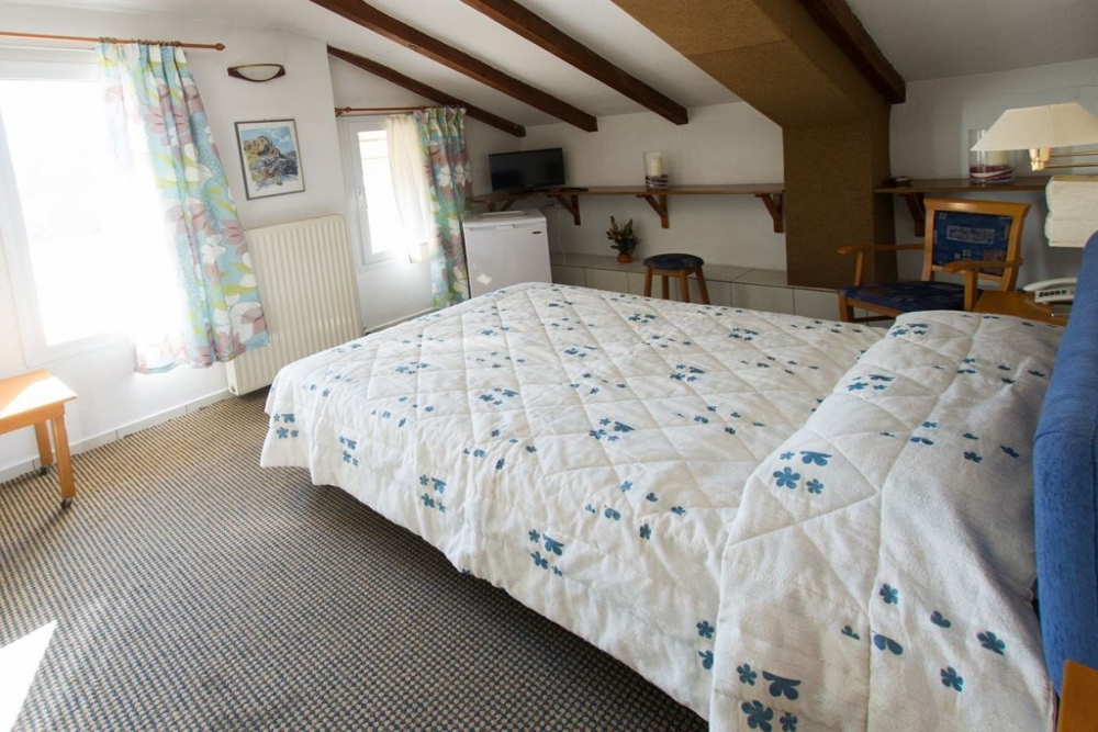 XASTERO HOTEL