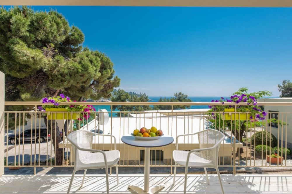 TOSCA BEACH