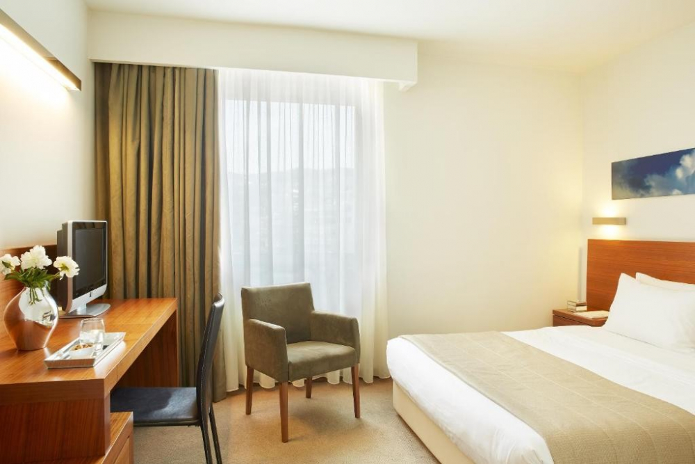 LUCY HOTEL