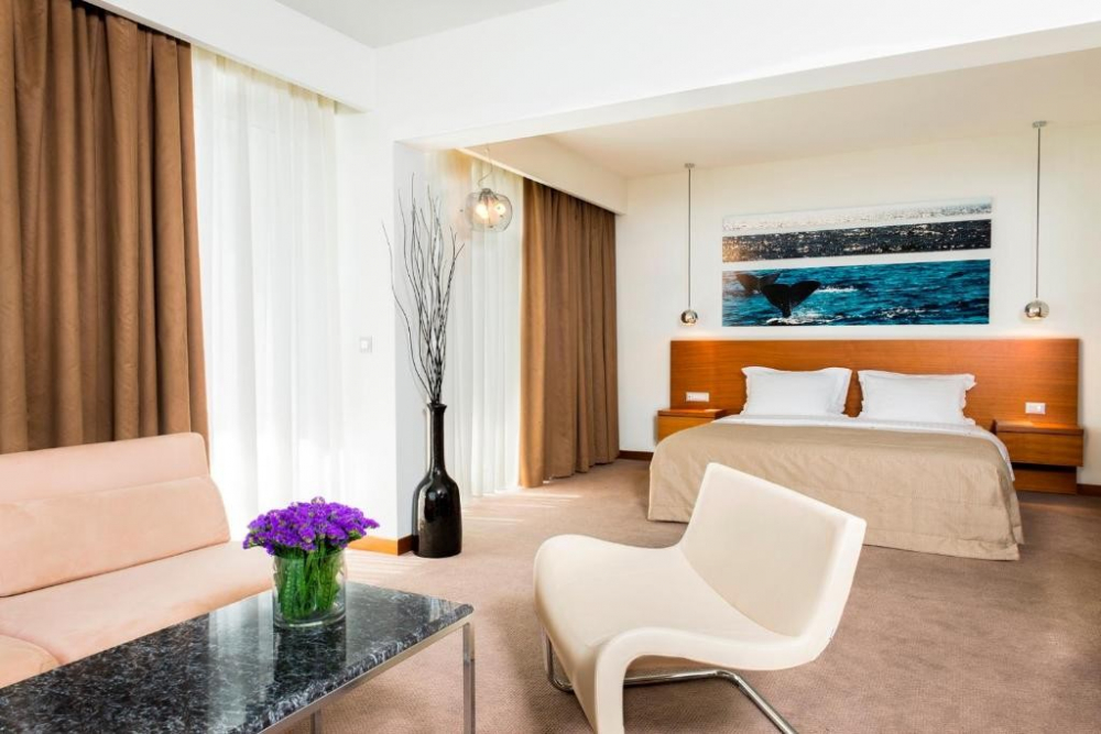 LUCY HOTEL