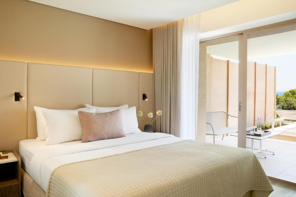 EVEREDEN BEACH RESORT HOTEL