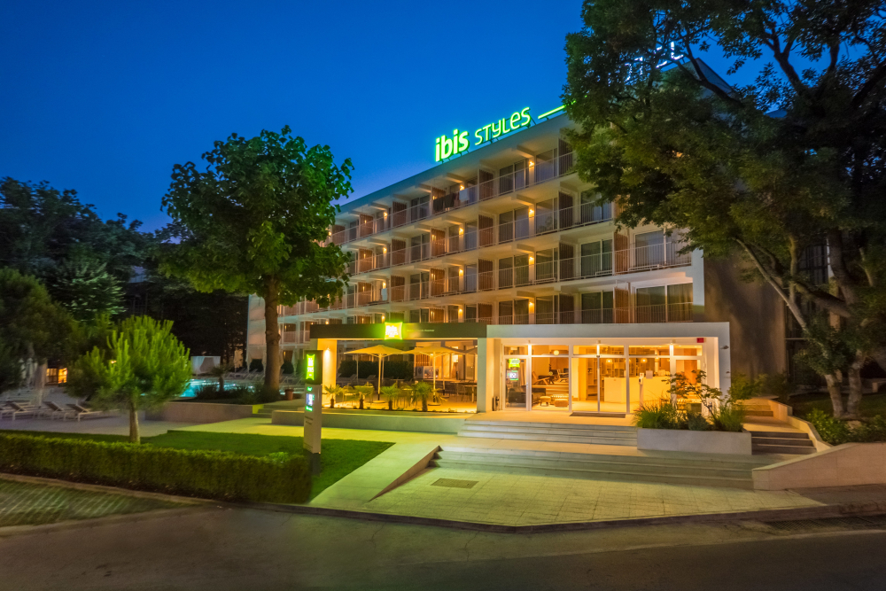 IBIS STYLES ROOMER ХОТЕЛ