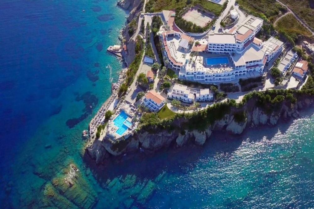 PENINSULA RESORT & SPA 
