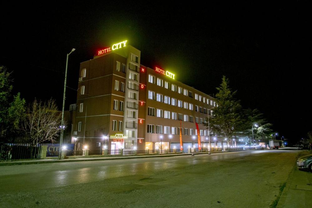СИТИ САНДАНСКИ