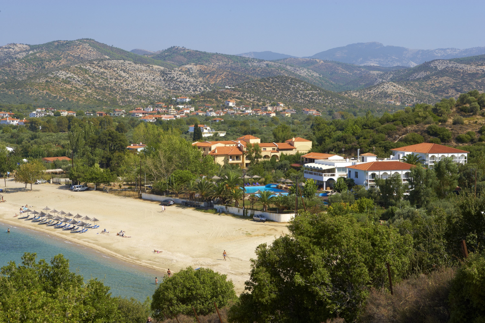 KAMARI BEACH HOTEL
