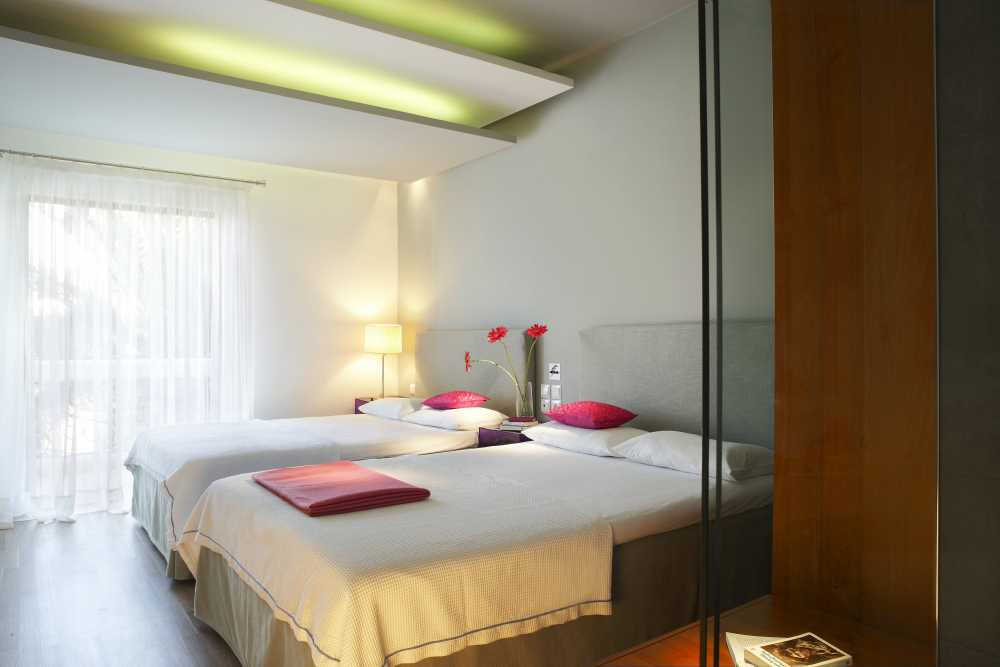 KAMARI BEACH HOTEL