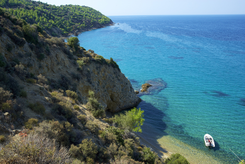 KAMARI BEACH HOTEL