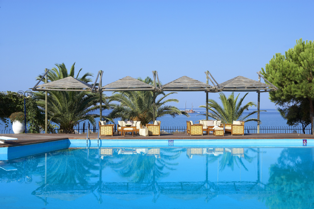 KAMARI BEACH HOTEL
