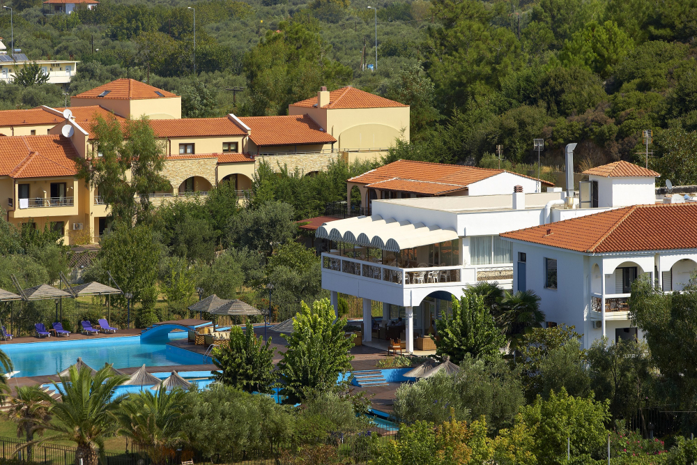 KAMARI BEACH HOTEL