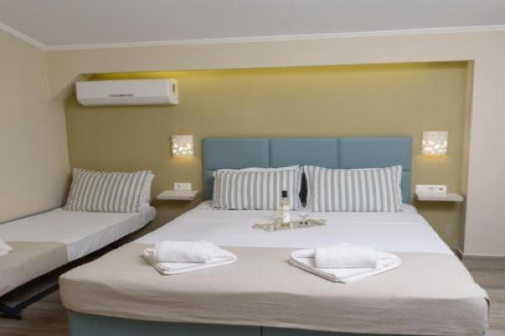 AMMOS BEACH SEASIDE LUXURY SUITES