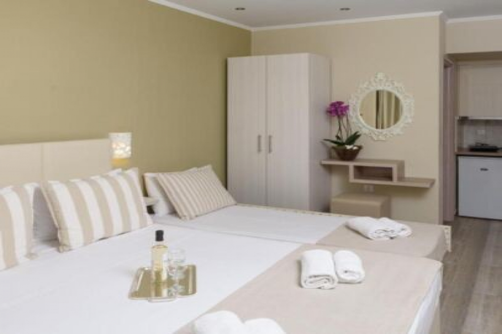 AMMOS BEACH SEASIDE LUXURY SUITES