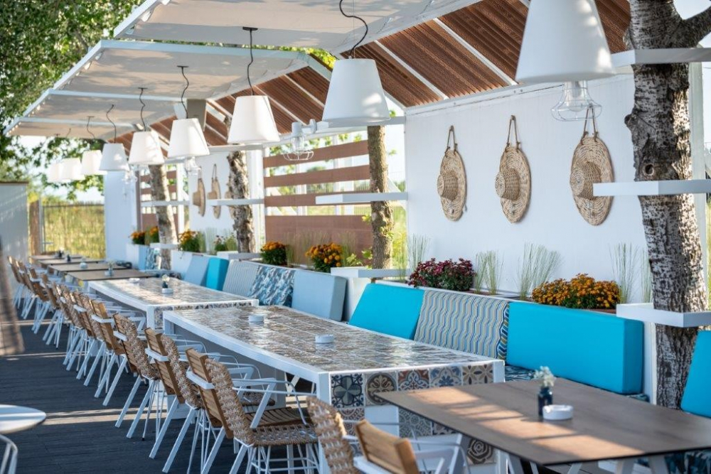 MYTHIC SUMMER HOTEL