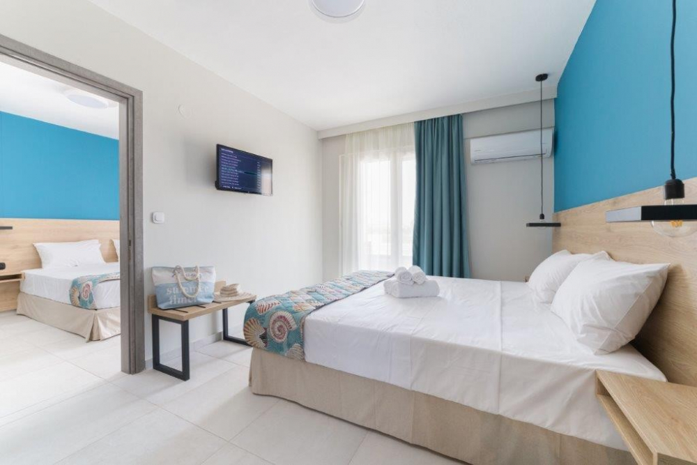 MYTHIC SUMMER HOTEL