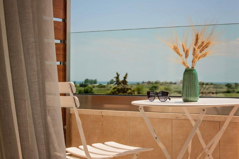 MYTHIC SUMMER HOTEL