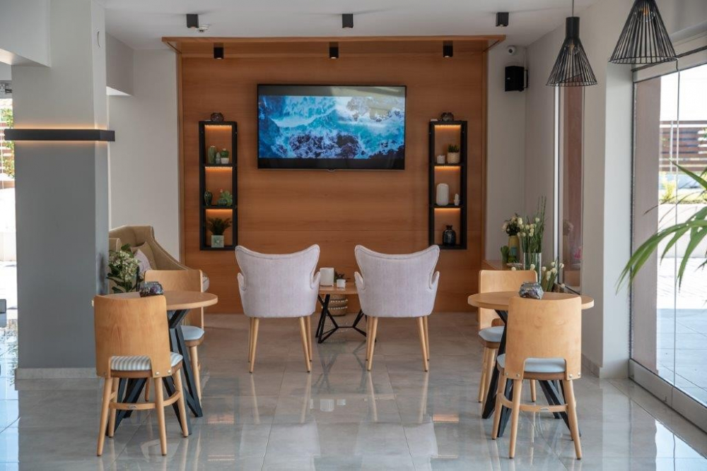MYTHIC SUMMER HOTEL