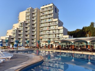 Лято 2026 в Албена All Inclusive след 26.08 с безплатен плаж в хотел Боряна