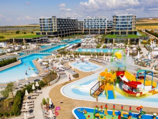Първа линия Топ нов хотел с Аквапарк, All Inclusive за двама след 26.08 от Wave Resort, Поморие