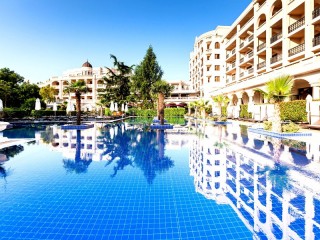 Петзвезден Новогодишен празник в Бургас, стая за двама с Празнична вечеря в Гранд хотел Приморец