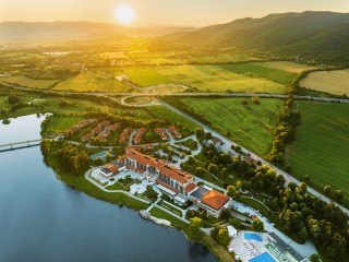 Топ почивка на брега на езерото, стая за двама полупансион през седмицата в Хаят Риджънси Правец Ризорт