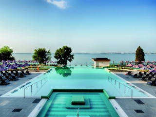 ТОП хотел на първа линия All inclusive с чадър и шезлонг на плажа до 03.07 в Сикретс Съни Бийч Ризорт и Спа