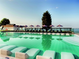 ТОП хотел на първа линия All inclusive с чадър и шезлонг на плажа до 03.07 в Сикретс Съни Бийч Ризорт и Спа