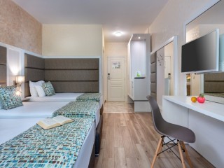 Лято 2026 на Първа линия в Обзор, All Inclusive с плаж до 05.07 в Хотел Марина Сандс