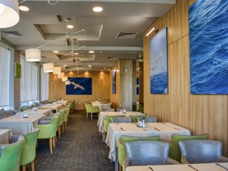 На първа линия All Inclusive за двама с плаж до 05.07 и след 01.09 в Sandy Bay Hotel, Свети Влас