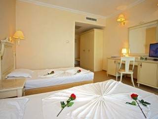 Лято 2026 на плажа в Дюни, All inclusive на първа линия след до 14.07 и след 16. 08 в Хотел Марина бийч