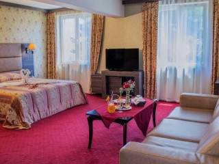 Уикенд СПА почивка във Велинград със закуска и вечеря за двама в Хотел Двореца