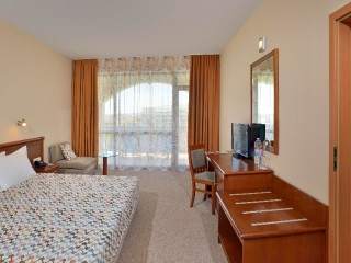 В Несебър Ризорт с Аквапарк лято 2026, All Inclusive при 7 и повече нощ. до 20.06 в Сол Несебър Маре