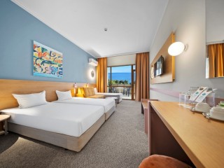 В Несебър Ризорт с Аквапарк лято 2026, All Inclusive при 7 и повече нощ. до 20.06 в Сол Несебър Маре