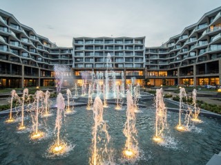 Първа линия Топ нов хотел с Аквапарк, All Inclusive за двама след 26.08 от Wave Resort, Поморие