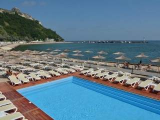 3 дни All inclusive за Нова година с минерален басейн в Роял Гранд Хотел и Спа, Каварна