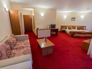 До Банско с 2 минерални басейна, стая за двама с вечери през уикенда в Хотел Римска Баня