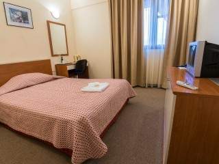 До Банско с 2 минерални басейна, стая за двама с вечери през уикенда в Хотел Римска Баня