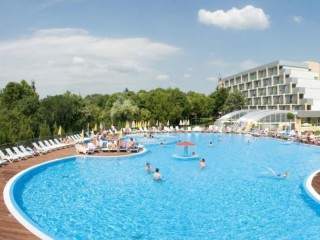All inclusive с Аквапарк, чадър и шезлонг на плажа в Албена до 01.07 в Ралица Супериор
