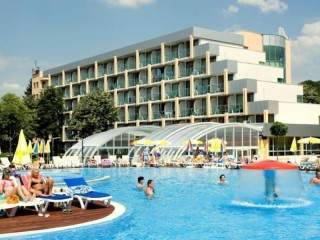 All inclusive с Аквапарк, чадър и шезлонг на плажа в Албена до 01.07 в Ралица Супериор