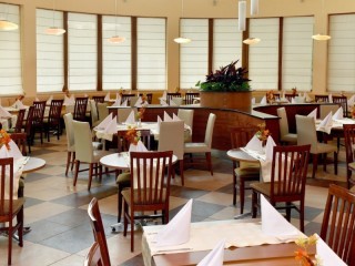 All inclusive с Аквапарк, чадър и шезлонг на плажа в Албена до 01.07 в Ралица Супериор